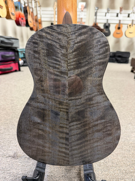 Oli L1SP-TMG-BK Solid Mango Tenor Ukulele w/Case - Black