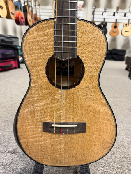 Oli L2-BMG Solid Mango Baritone Ukulele w/Case
