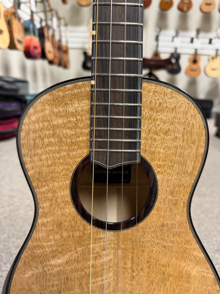 Oli L2-BMG Solid Mango Baritone Ukulele w/Case