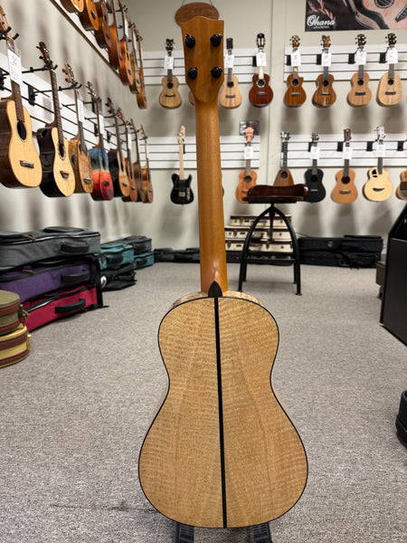 Oli L2-BMG Solid Mango Baritone Ukulele w/Case