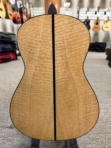 Oli L2-BMG Solid Mango Baritone Ukulele w/Case