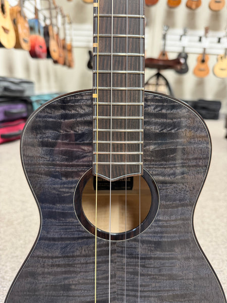 Oli L2-BMG-BK Solid Mango Baritone Ukulele w/Case - Black