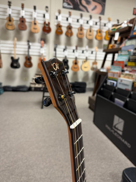 Oli L2-BMG-BK Solid Mango Baritone Ukulele w/Case - Black