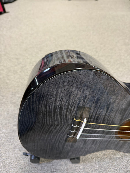 Oli L2-BMG-BK Solid Mango Baritone Ukulele w/Case - Black