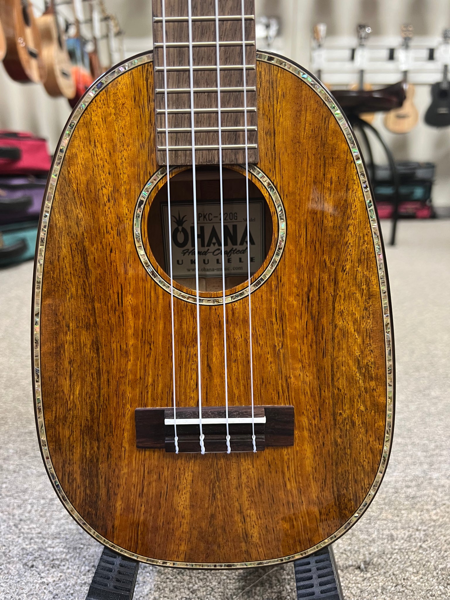 OHANA PKC-220G Solid Mango Pineapple Concert Ukulele