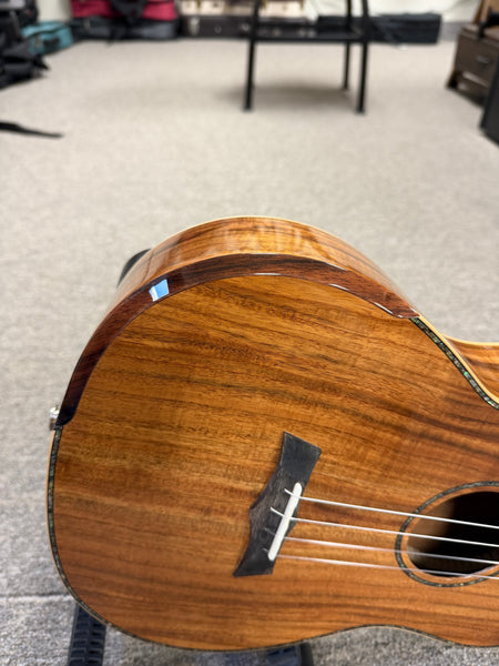 Makaio MKB-20E Solid Koa Electric Baritone Ukulele w/Case - Comfort Contour Armrest