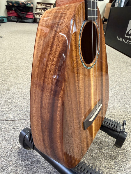 Romero Creations TT3 'Ekolu 3 String Solid Phoenix Tiny Tenor Ukulele w/Case