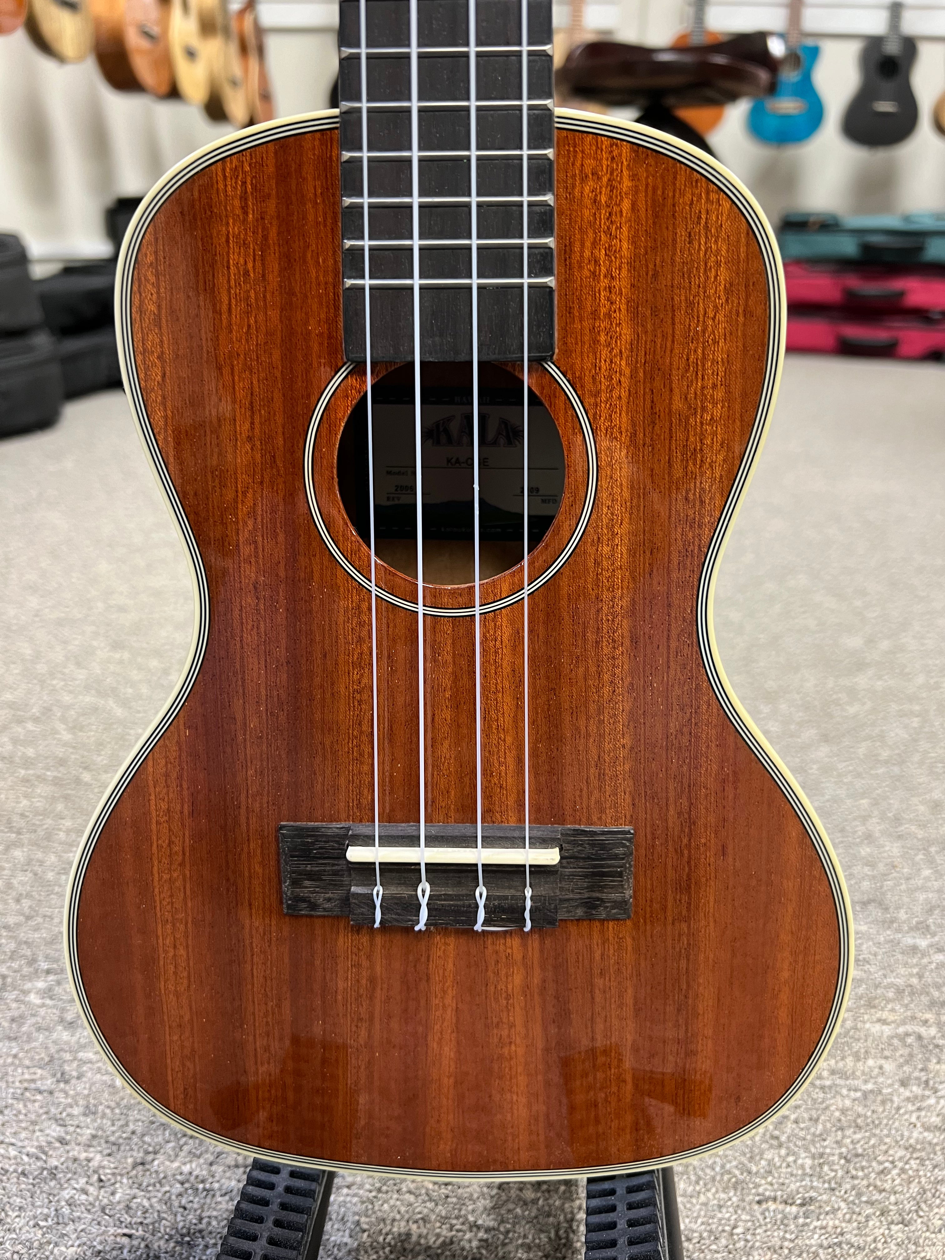 KALA KA CGE Concert Ukulele w EQ Mahogany Gloss KA CGE Acoustic Electric