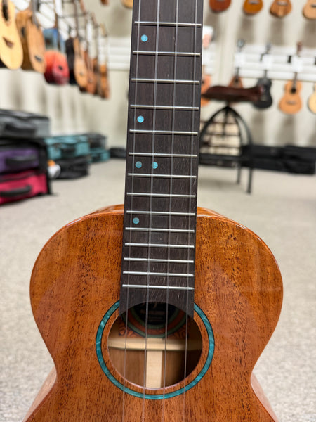 Flight Iris Tinta Tenor Ukulele w/Case - Natural