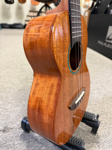 Flight Iris Tinta Tenor Ukulele w/Case - Natural