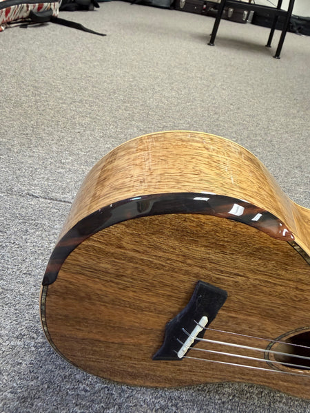 Makaio MSMT-20 Solid Spalted Mango Tenor Ukulele w/Case #1 - Comfort Armrest