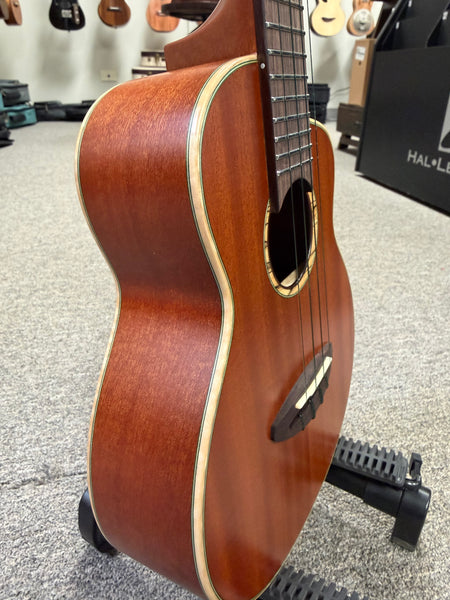 aNueNue UC-110 Solid Mahogany Bird Concert Ukulele w/Case