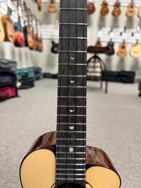 aNueNue UC-200 Concert Ukulele w/Case - Moon Bird Series -  Solid Spruce/Solid Rosewood