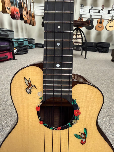 aNueNue UC-200HB Hummingbird Concert Ukulele w/Case - Moon Bird Series -  Solid Spruce/Solid Rosewood