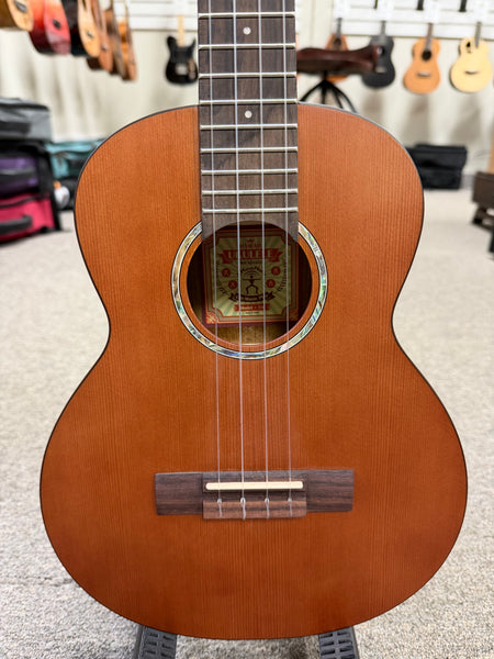 aNueNue Hawaiian Dream Series T4 Solid Cedar/Mahogany Tenor Ukulele w/Case