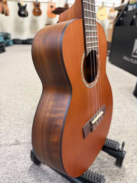 aNueNue Hawaiian Dream Series T4 Solid Cedar/Mahogany Tenor Ukulele w/Case