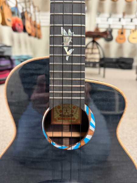 aNueNue Black Whale Solid Cedar/Maple/Rosewood Tenor Ukulele w/Case