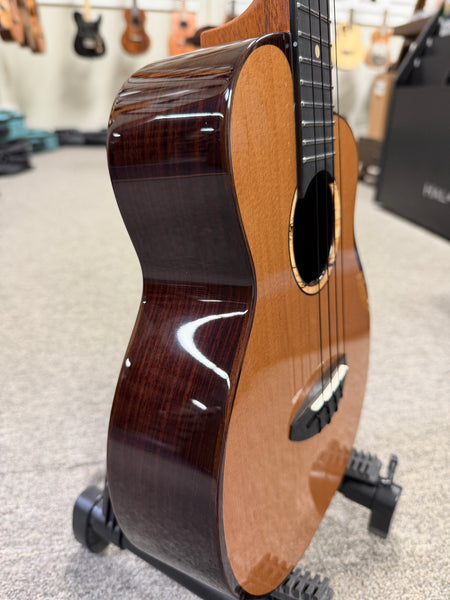 aNueNue UT-214 Cedar Bird Tenor Ukulele w/Case - Solid Cedar/Rosewood