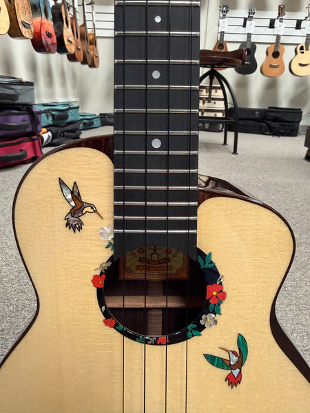 aNueNue UT-200HB Hummingbird Tenor Ukulele w/Case - Moon Bird Series -  Solid Spruce/Solid Rosewood