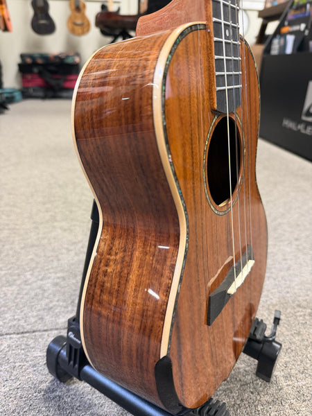 Makaio MKT-20 Solid Koa Tenor Ukulele w/Case - Rosewood Comfort Armrest
