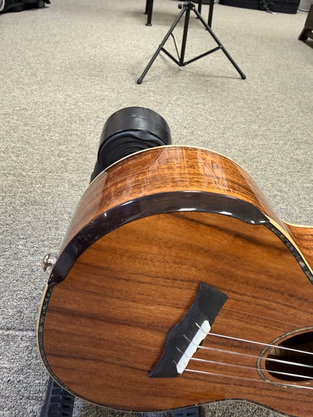 Makaio MKT-20 Solid Koa Tenor Ukulele w/Case - Rosewood Comfort Armrest