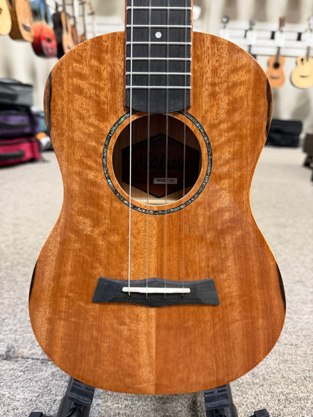 Makaio MSMT-10 Spalted Mango Tenor Ukulele w/Case