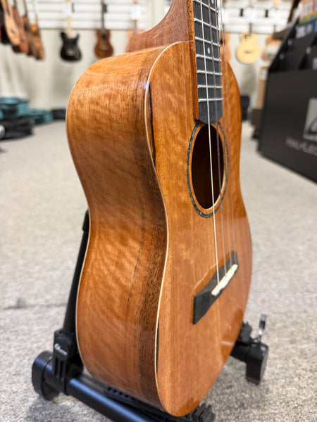 Makaio MSMT-10 Spalted Mango Tenor Ukulele w/Case
