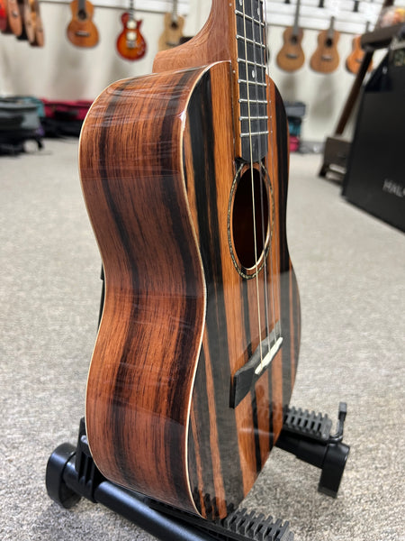 Makaio MET-10 Ebony Tenor Ukulele w/Case