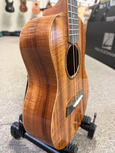Makaio MKT-10 Koa Tenor Ukulele w/Case