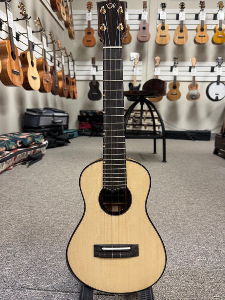 Oli L2-CSMR Solid Spruce/Myrtle Concert Ukulele w/Case
