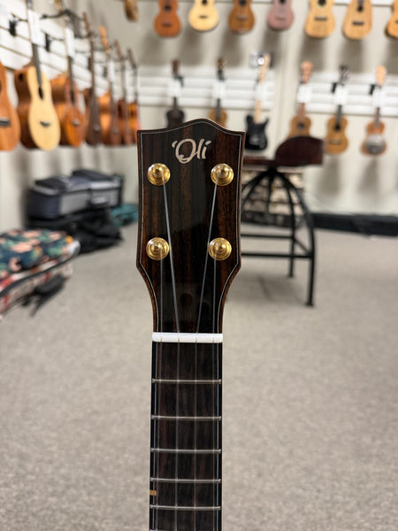 Oli L2-CSMR Solid Spruce/Myrtle Concert Ukulele w/Case