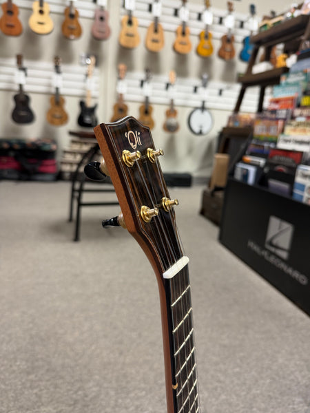 Oli L2-CSMR Solid Spruce/Myrtle Concert Ukulele w/Case