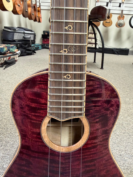 Oli L2-CMG-MMP Solid Mango Concert Ukulele w/Case - Purple Burst