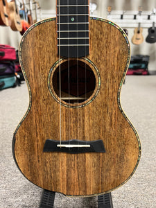 Makaio MSMT-20 Solid Spalted Mango Tenor Ukulele w/Case - Comfort Armrest