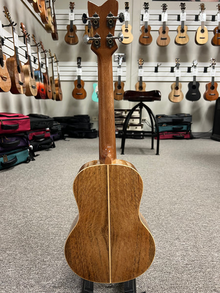 Makaio MSMT-20 Solid Spalted Mango Tenor Ukulele w/Case - Comfort Armrest