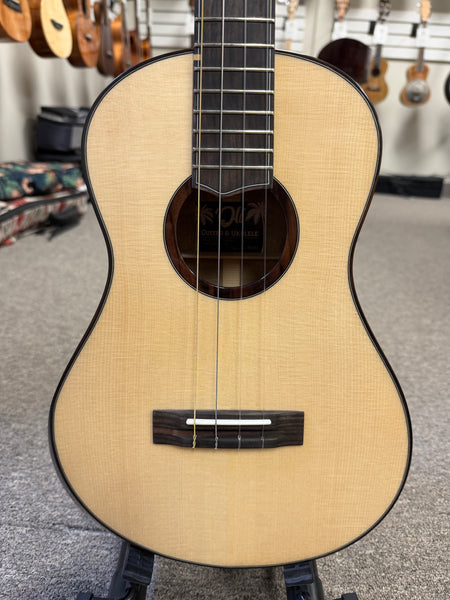 Oli L2-BSMR Solid Spruce/Myrtle Baritone Ukulele w/Case