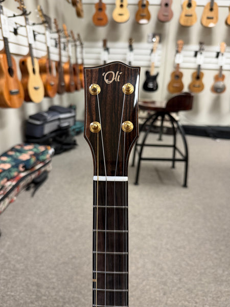 Oli L2-BSMR Solid Spruce/Myrtle Baritone Ukulele w/Case