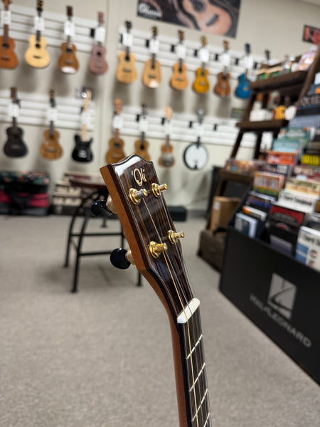 Oli L2-BSMR Solid Spruce/Myrtle Baritone Ukulele w/Case