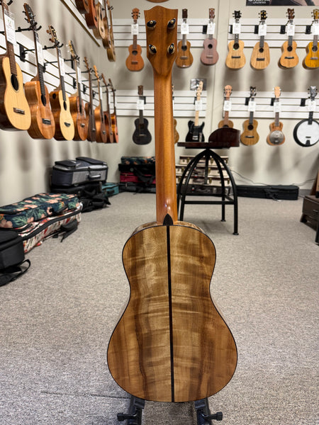 Oli L2-BSMR Solid Spruce/Myrtle Baritone Ukulele w/Case