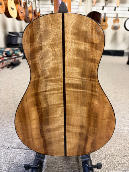Oli L2-BSMR Solid Spruce/Myrtle Baritone Ukulele w/Case