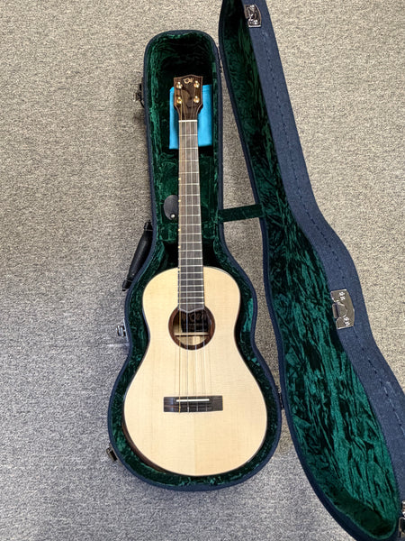 Oli L2-BSMR Solid Spruce/Myrtle Baritone Ukulele w/Case