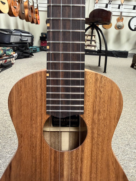 Oli L-KA-S Solid Acacia Concert/Tenor  Kawili Ukulelew/Case