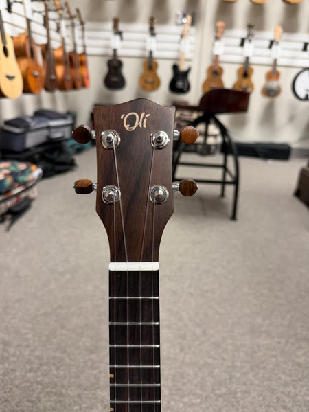 Oli L-KA-S Solid Acacia Concert/Tenor  Kawili Ukulelew/Case