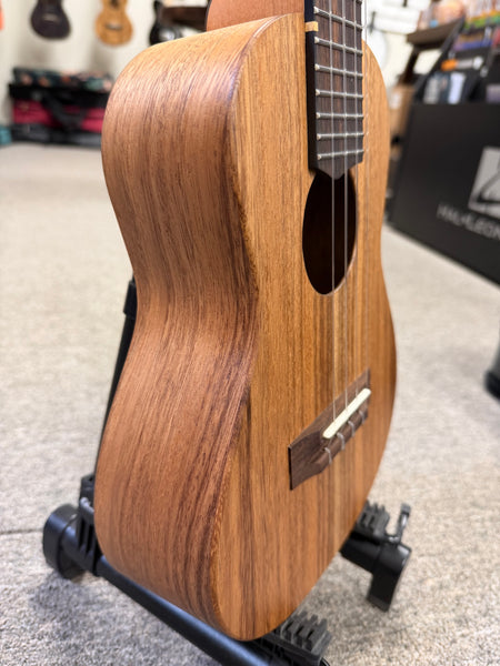 Oli L-KA-S Solid Acacia Concert/Tenor  Kawili Ukulelew/Case