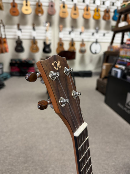 Oli L-KA-S Solid Acacia Concert/Tenor  Kawili Ukulelew/Case