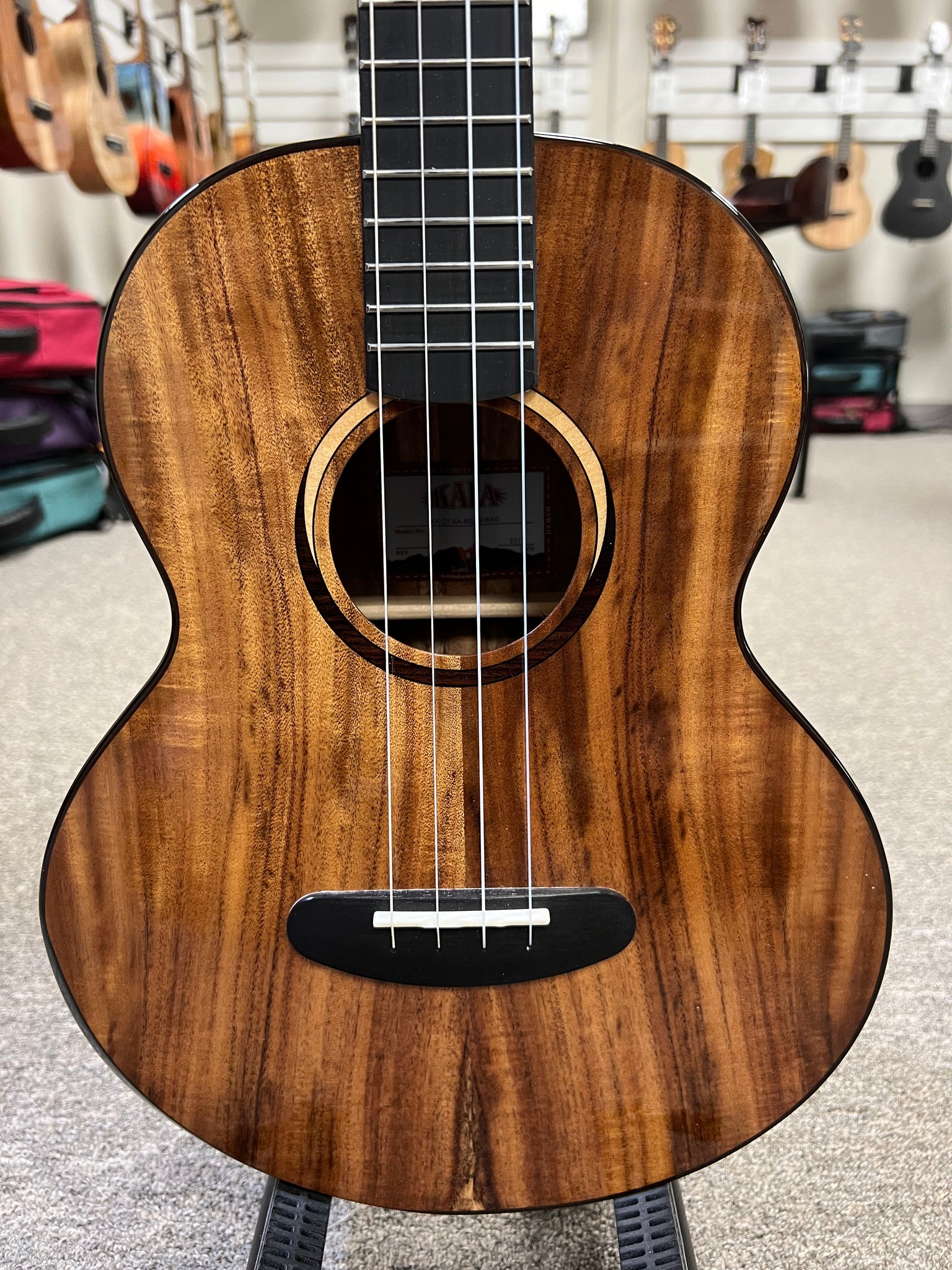 KALA KA-CT-SA-BG Solid Acacia Baritone Ukulele w/Case - Contour Series