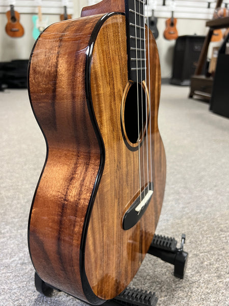 KALA KA-CT-SA-BG Solid Acacia Baritone Ukulele w/Case - Contour Series