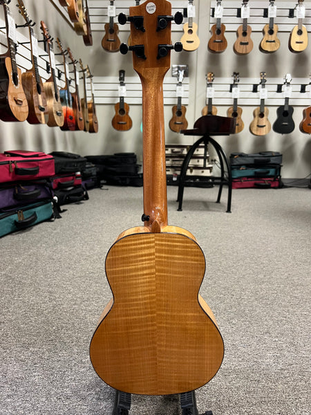 HUG SSF-TG Solid Spruce/Flamed Maple Tenor Ukulele