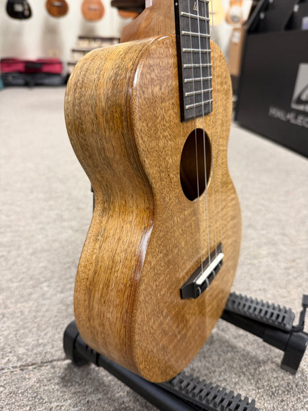 Rebel Double Creme Solid Mango Concert Ukulele w/Case #2 - Matte Finish