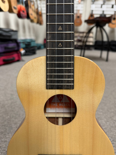 Rebel Double Cheese Solid Spruce/Mahogany Concert Ukulele w/Case - Side Sound Port